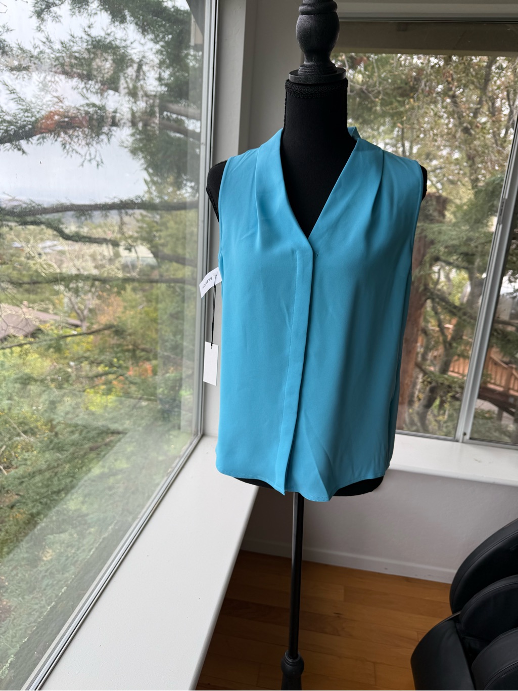 Nwt Babaton Aritzia Sleeveless V-Neck In Turquoise Blue, Xs